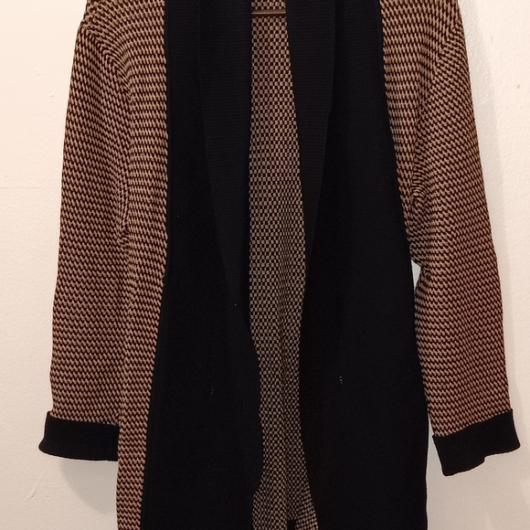 Stylish Black and Brown Women's Sweater - Picture 2 of 8